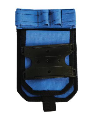 Sininen hoitajatasku ID-kotelolla