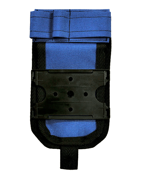 Sininen hoitajatasku ID-kotelolla